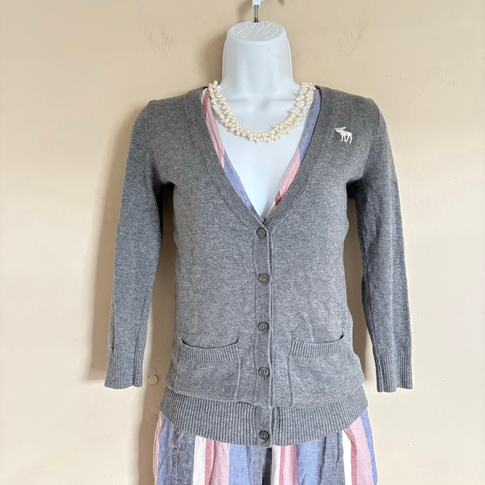 Women's Abercrombie & Fitch Gray Cardigan XS‎ with White Moose Logo
